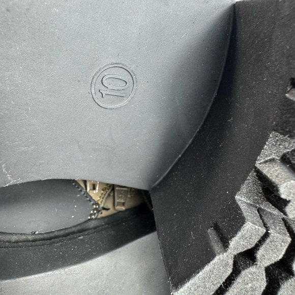 Falls creek Stylish Women's Black and Tan Boots size 10 - Picture 7 of 7